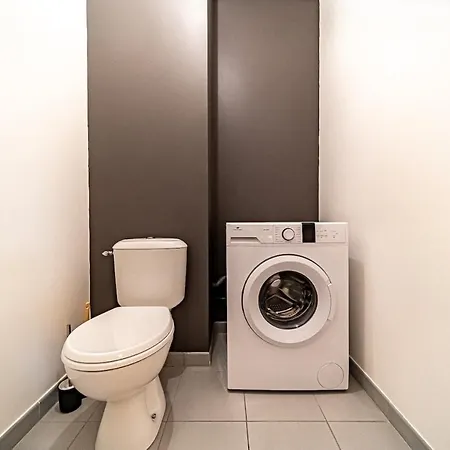 Le Venissieux-spacieux 4 Pers Avec Balcon Parking * Vénissieux