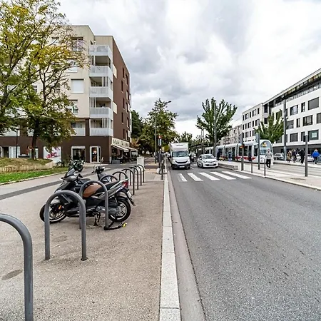 Le Venissieux-spacieux 4 Pers Avec Balcon Parking Apartment